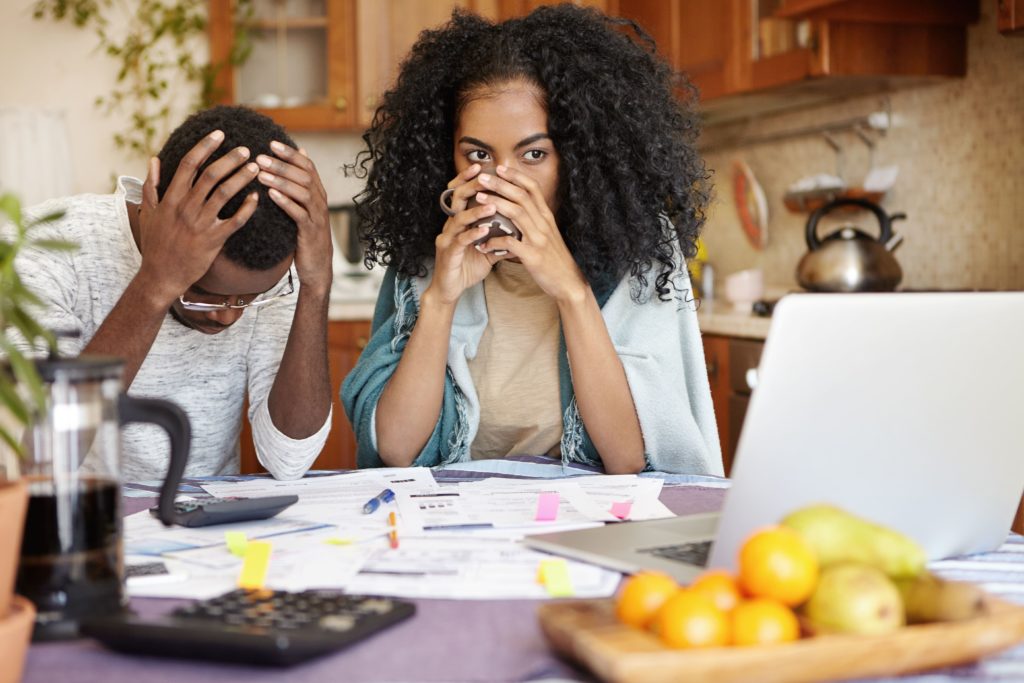 Como sair das Dívidas, aprenda a Sair do Vermelho e estruturas sua vida financeira.